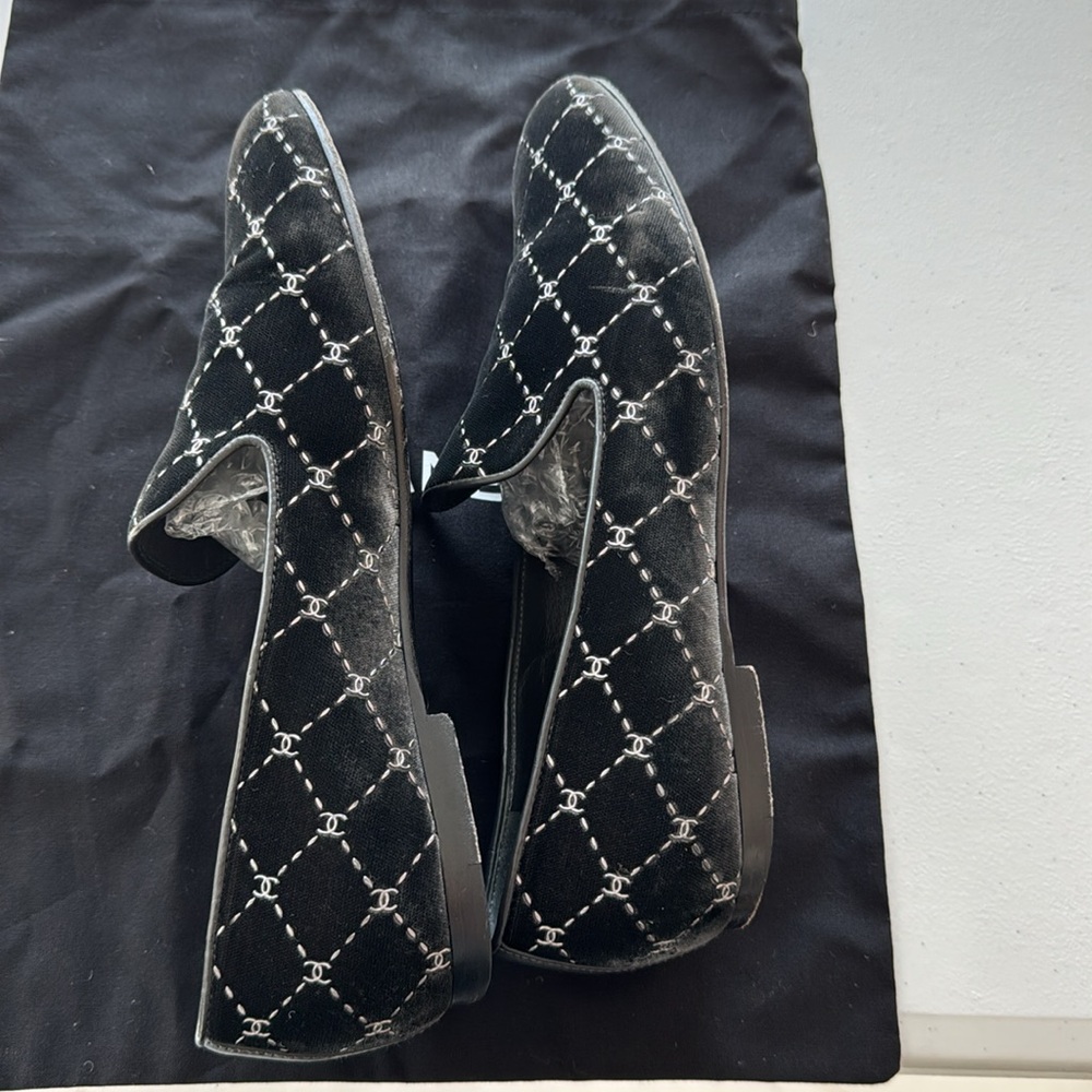 Chanel pre loved CC smoking slippers. Size 39.5 - Picture 2 of 7